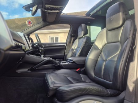 2016 Porsche Cayenne 3.0 S E-HYBRID 5DR AUTO €32,995 thumbnail