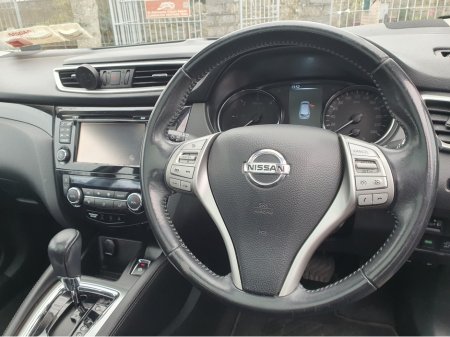 2017 Nissan Qashqai 1.6 DSL // AUTOMATIC // PAN ROOF // €10,995 thumbnail
