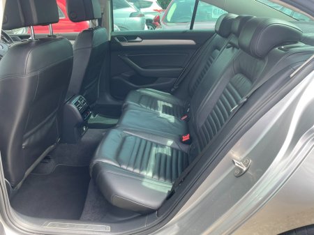 2015 Volkswagen Passat - thumbnail 8