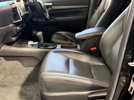 2022 Toyota Hilux - thumbnail 19