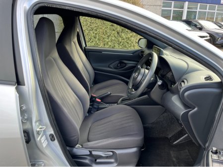 2021 Toyota Yaris - thumbnail 10