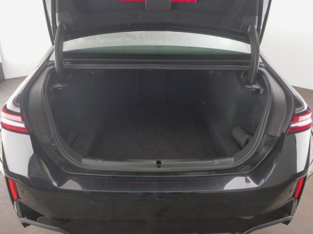 2025 BMW 5 Series - thumbnail 13