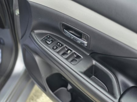 2014 Mitsubishi Outlander - thumbnail 16