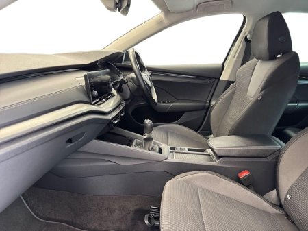 2024 Skoda Octavia - thumbnail 2