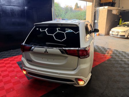 2016 Mitsubishi Outlander - thumbnail 9