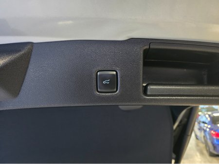 2025 Ford Kuga ST-LINE X PHEV PAN ROOF €42,900 thumbnail