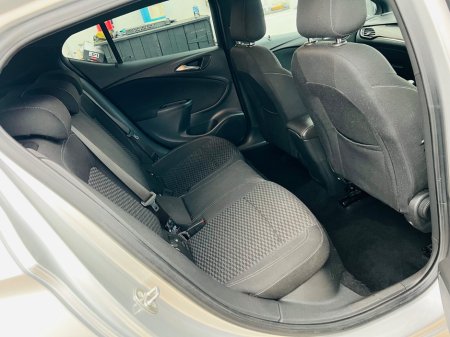 2016 Opel Astra - thumbnail 10