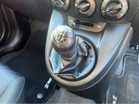 2014 Mazda Mazda2 - thumbnail 16