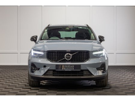 2022 Volvo XC40 - thumbnail 2