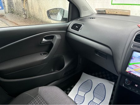 2017 Volkswagen Polo 1.2i TSI Petrol Automatic Comfortline €14,500 thumbnail