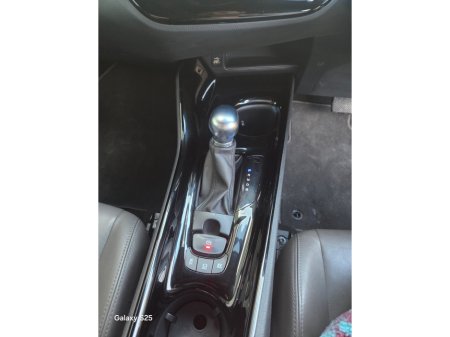 2023 Toyota C-HR 1.8 HYBRID SOL €25,450 thumbnail