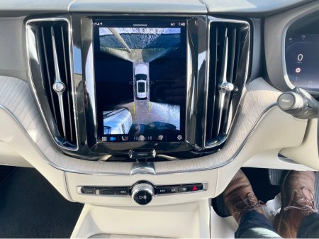 2023 Volvo XC60 T6 RECHARGE PHEV PLUS DARK AWD AUTO 5DR €39,995 thumbnail