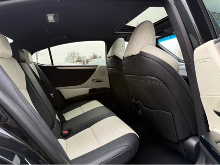 2024 Lexus ES 300 H F SPORT ES 300H 4DR AUTO €48,950 thumbnail