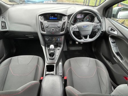 2017 Ford Focus - thumbnail 9