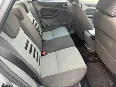 2008 Ford Focus - thumbnail 4