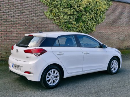 2017 Hyundai i20 - thumbnail 19