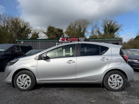 2019 Toyota Aqua - thumbnail 4