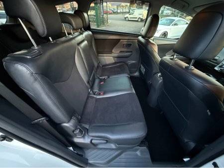 2013 Toyota Prius Alpha - thumbnail 8