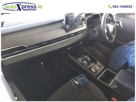 2023 Mitsubishi Outlander PHEV 4WD BLACK EDITION, Low mileage, reversing camera thumbnail