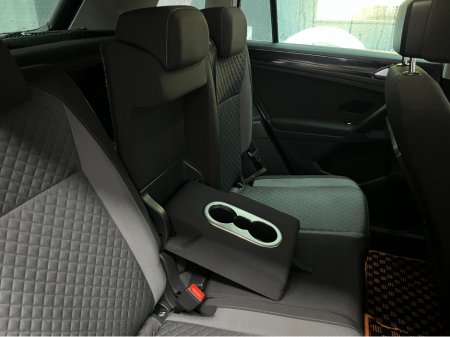 2020 Volkswagen Tiguan €27950! 2020 VOLKSWAGEN TIGUAN TDI 4MOTION CONFORT LINE 2.0 AUTOMATIC / CRUISE CONTROL / 360° PARKING CAMERA / APPLE CARPLAY AND MORE €27,950 thumbnail