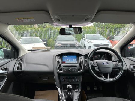 2018 Ford Focus - thumbnail 14