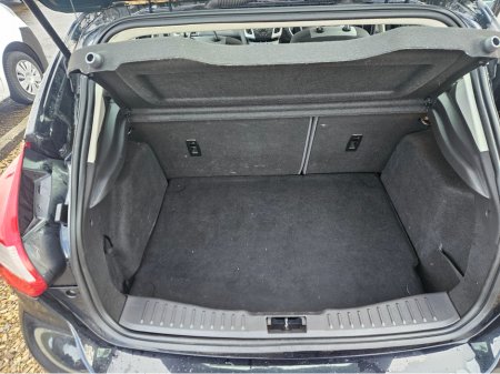 2014 Ford Focus 1.6 TDCI ZETEC 113BHP 5DR thumbnail