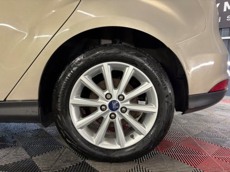 2018 Ford Focus - thumbnail 17