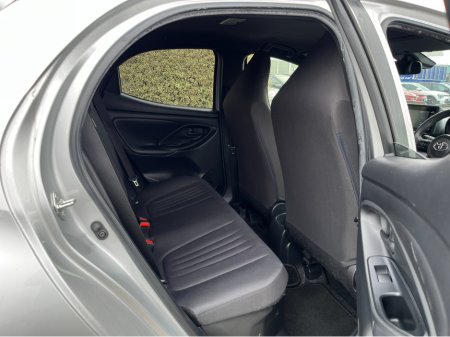 2021 Toyota Yaris - thumbnail 8