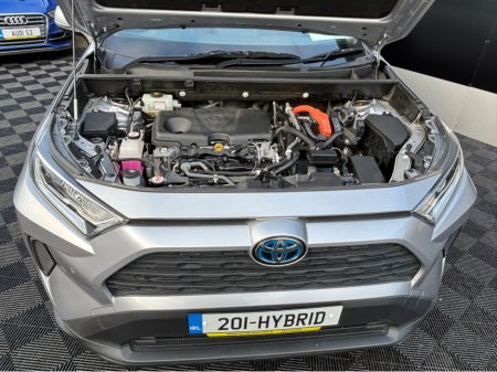 2020 Toyota Rav4 Toyota RAV4 luna edition 4x4 self charging hybrid, 2.5 €31,900 thumbnail