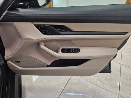 2025 Porsche Taycan - thumbnail 13