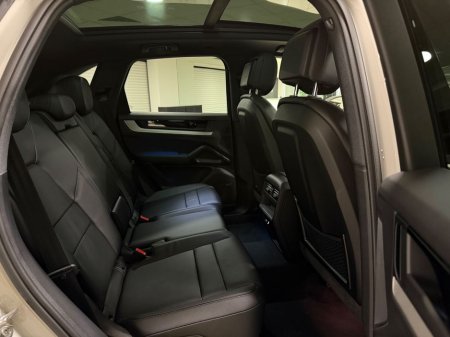 2025 Porsche Cayenne 3.0 V6 E-HYBRID=LOW MILES//HUGE SPEC//AS NEW=2 YEAR WARRANTY=TAILORED FINANCE PACKAGES AVAILABLE=TRADE IN'S WELCOME €114,995 thumbnail