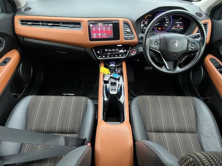 2017 Honda Vezel 1.5 HYBRID -HALF LEATHER HEATED SEATS // REVERSE CAMERA/ €17,950 thumbnail