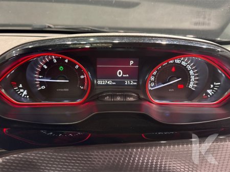 2016 Peugeot 2008 - thumbnail 18