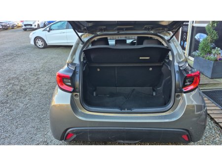 2022 Toyota Yaris 1.5 LUNA SPORT 4DR A €17,500 thumbnail