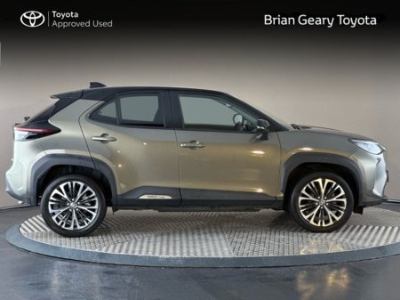 2024 Toyota Yaris Cross Hybrid SOL *Top Spec* €31,950 thumbnail