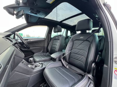 2020 Volkswagen Tiguan R-LINE 4MOTION 2.0 TDI * HUGE SPEC * // OPENING PAN ROOF // 360 PARKING CAMERAS // HEADS UP DISPLAY // APPLE CARPLAY/ANDROID AUTO €34,950 thumbnail