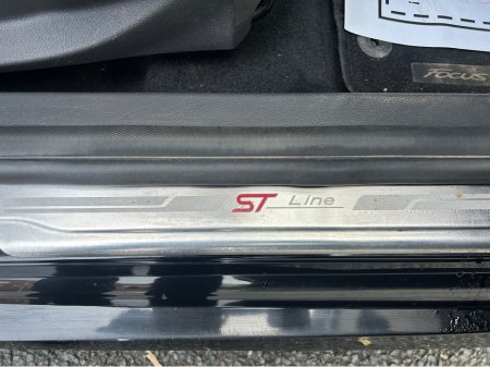 2017 Ford Focus - thumbnail 18