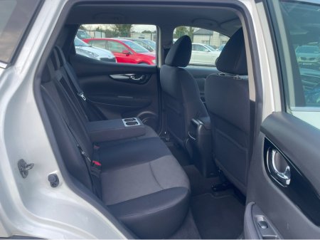 2015 Nissan Qashqai 1.5 DSL SV 4DR LOW KM €8,450 thumbnail