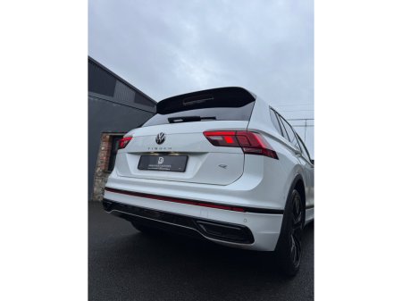2023 Volkswagen Tiguan 2.0 TDI 150HP R-Line DSG 27.5% €49,995 thumbnail