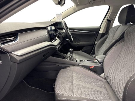 2023 Skoda Octavia - thumbnail 2