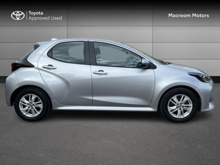 2024 Toyota Yaris - thumbnail 3