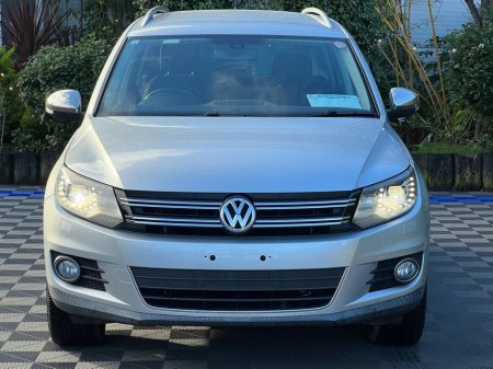2015 Volkswagen Tiguan LOUNGE EDITION 1.2 TSI // FULL SERVICE HISTORY // 18" ALLOYS // REVERSE CAMERA €15,950 thumbnail