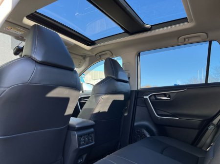 2023 Toyota Rav4 2.5 Hybrid AWD-i Platinum €44,950 thumbnail