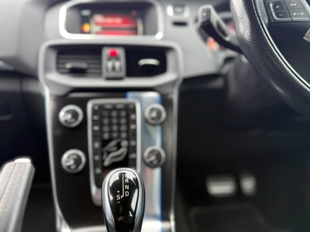 2014 Volvo V40 2.0 T5 (245hp) R-Design Geartronic €11,900 thumbnail