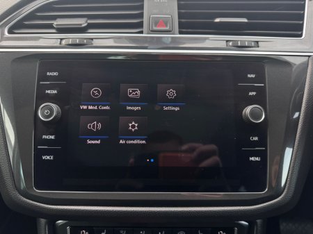 2018 Volkswagen Tiguan - thumbnail 25