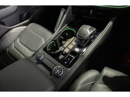 2025 Volkswagen Touareg - thumbnail 19