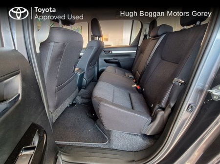2025 Toyota Hilux 2.8 SR5 Manual thumbnail