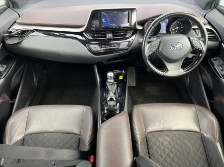 2019 Toyota C-HR 1.8 HYBRID // DIAMOND CUT ALLOYS // HALF LEATHER HEATED SEATS // DUAL ZONE CLIMATE CONTROL €19,900 thumbnail