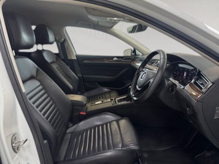 2019 Volkswagen Passat - thumbnail 11