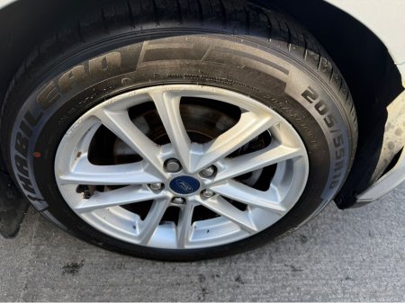 2015 Ford Focus - thumbnail 4